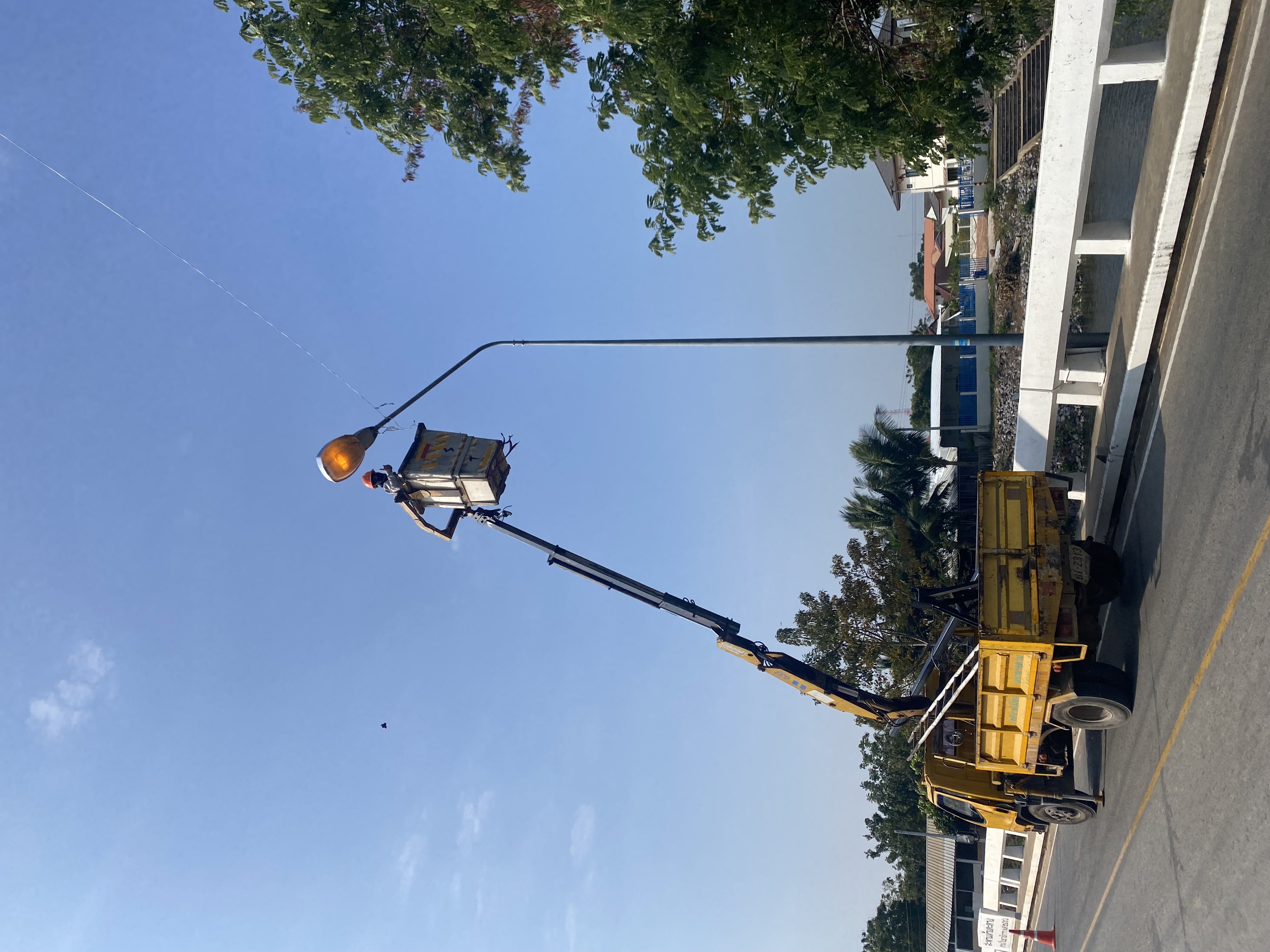 ภาพประกอบ: ไฟฟ้าสาธารณะดับ